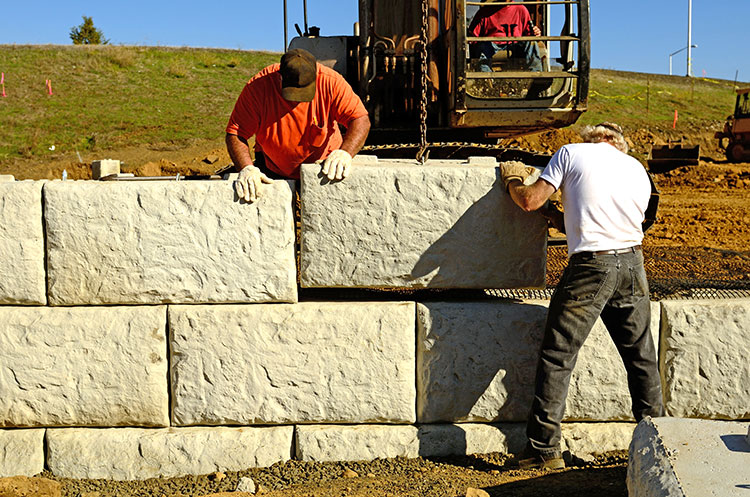 What Is the Minimum Thickness of a Retaining Wall?